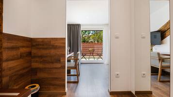 Ropa de cama de alta calidad y minibar