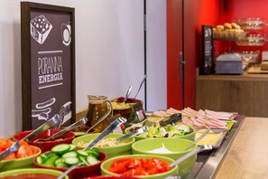Daily buffet breakfast (PLN 59 per person)