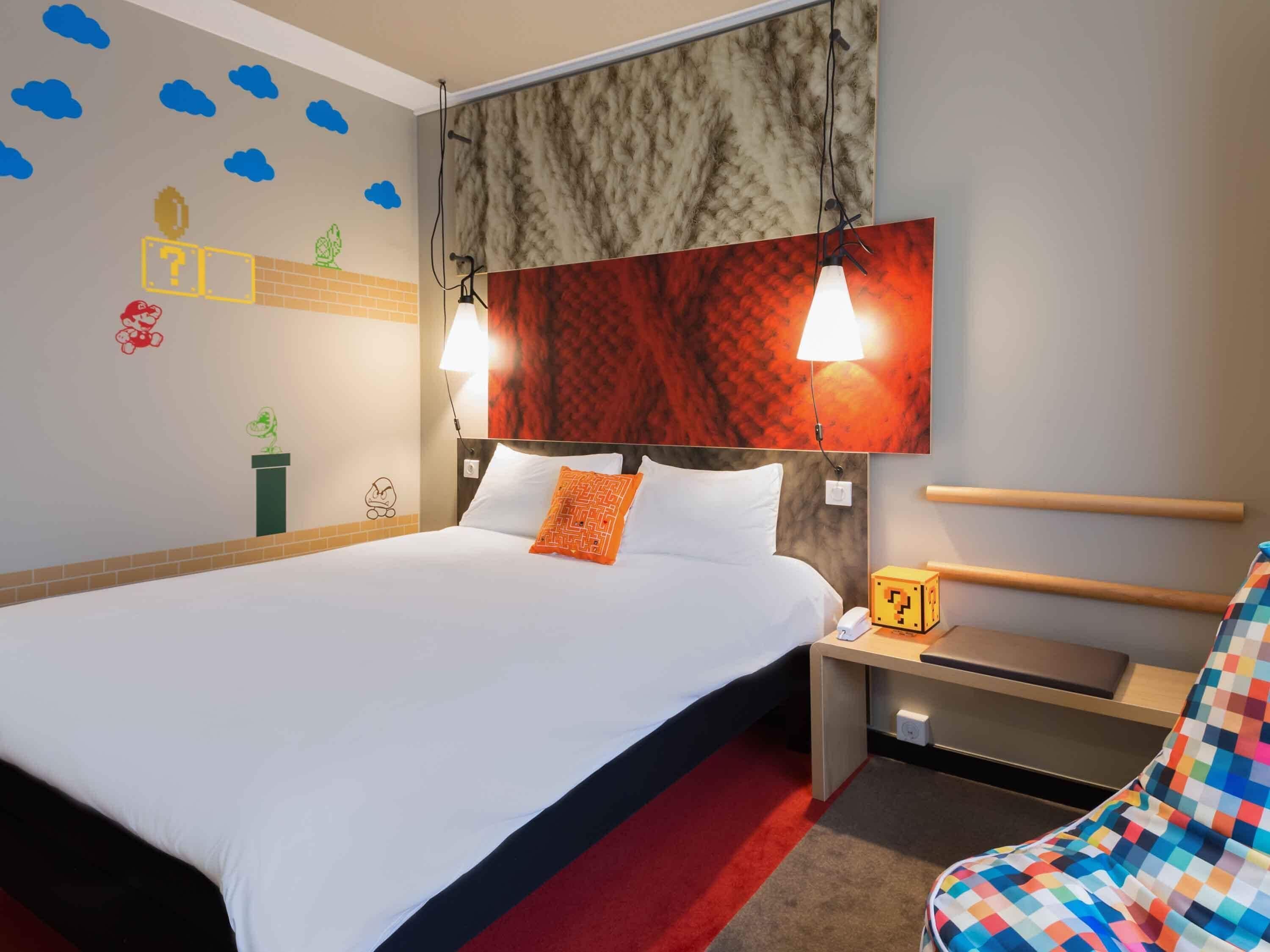 Room, 1 Queen Bed | Hypo-allergenic bedding, desk, laptop workspace, blackout drapes