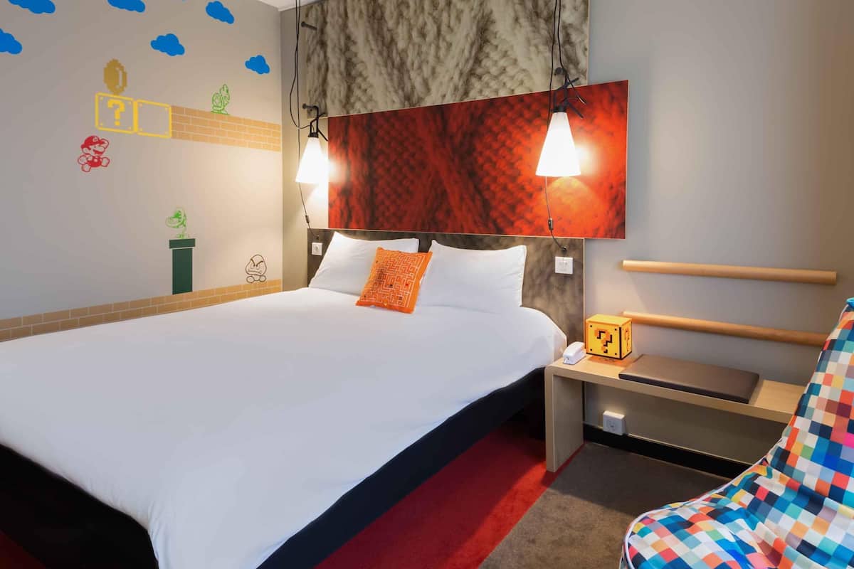 Room, 1 Queen Bed | Hypo-allergenic bedding, desk, laptop workspace, blackout drapes