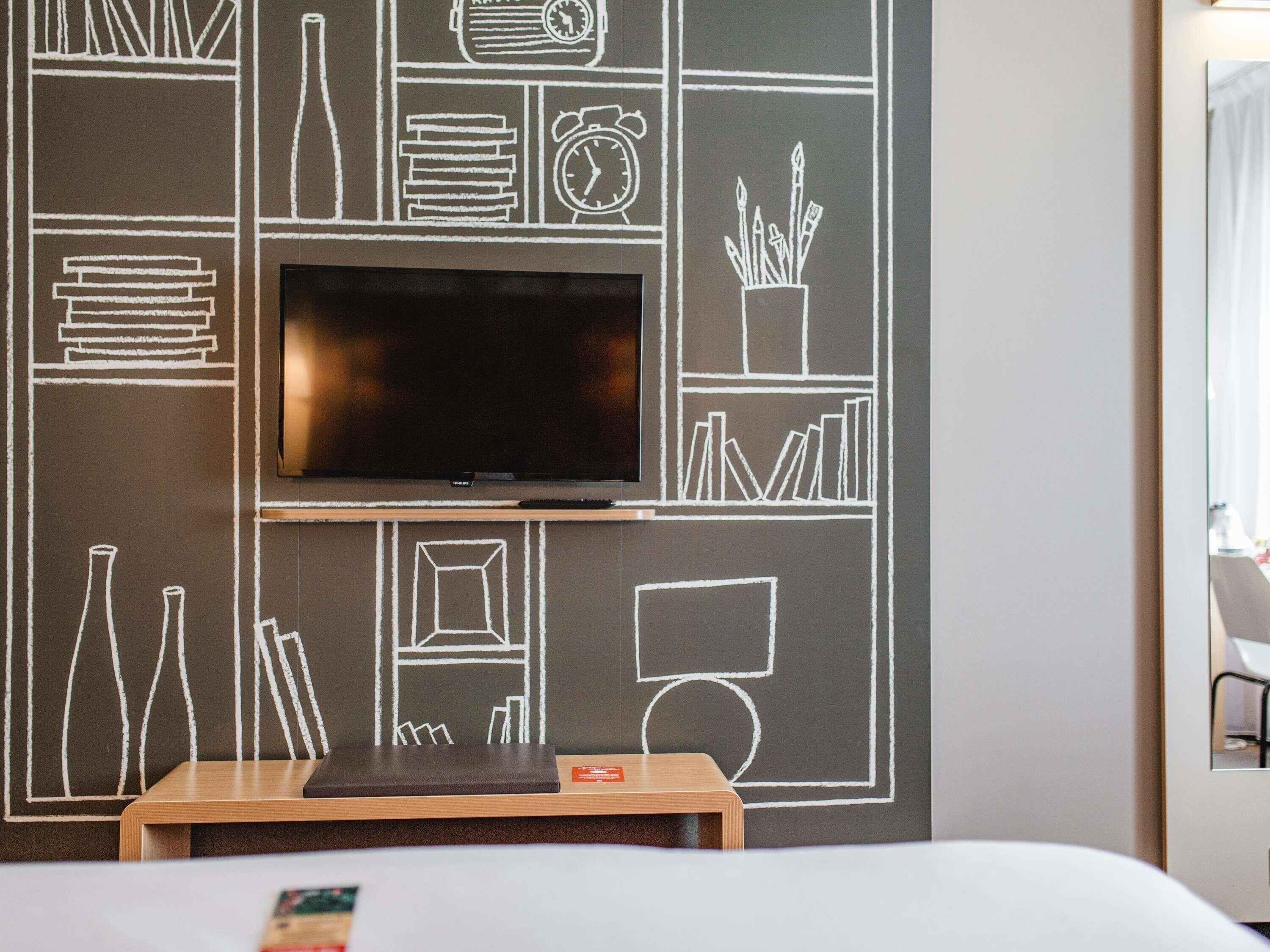 standard room, 1 double bed with sofa bed | hypo-allergenic bedding, desk, laptop workspace, blackout curtains