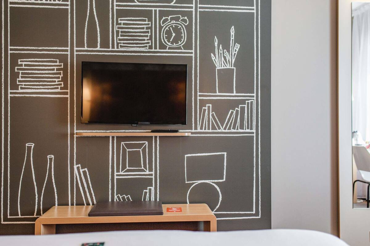 standard room, 1 double bed with sofa bed | hypo-allergenic bedding, desk, laptop workspace, blackout curtains