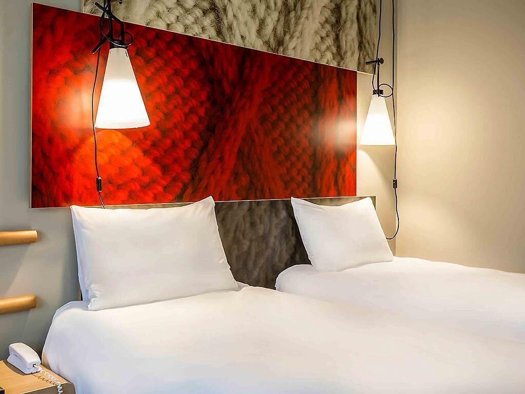 Ropa de cama hipoalergénica y escritorio 