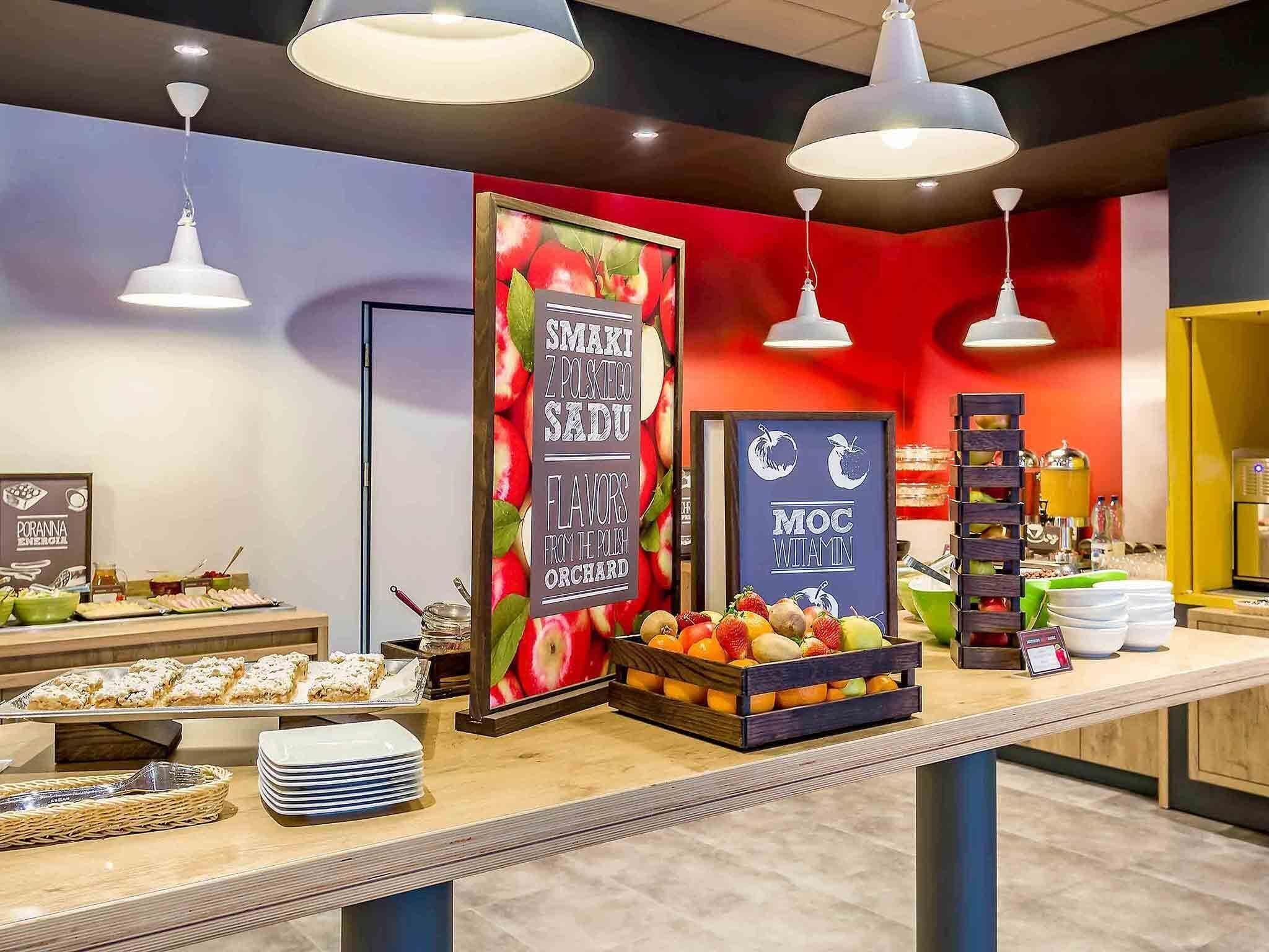 daily buffet breakfast (pln 59 per person)