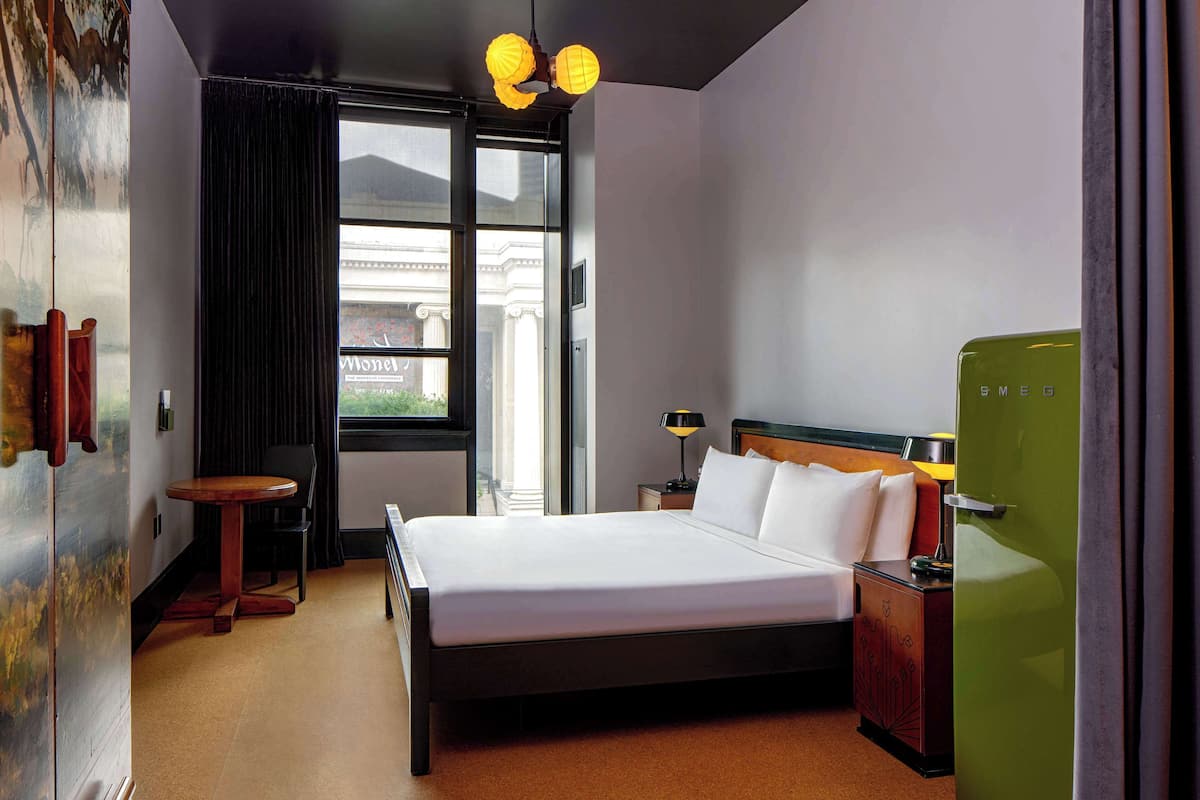 Egyptian cotton sheets, premium bedding, minibar, in-room safe