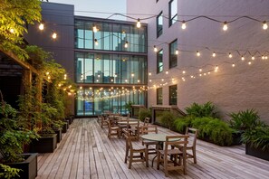 Terrace/patio - The Barnett - JDV by Hyatt (New Orleans)