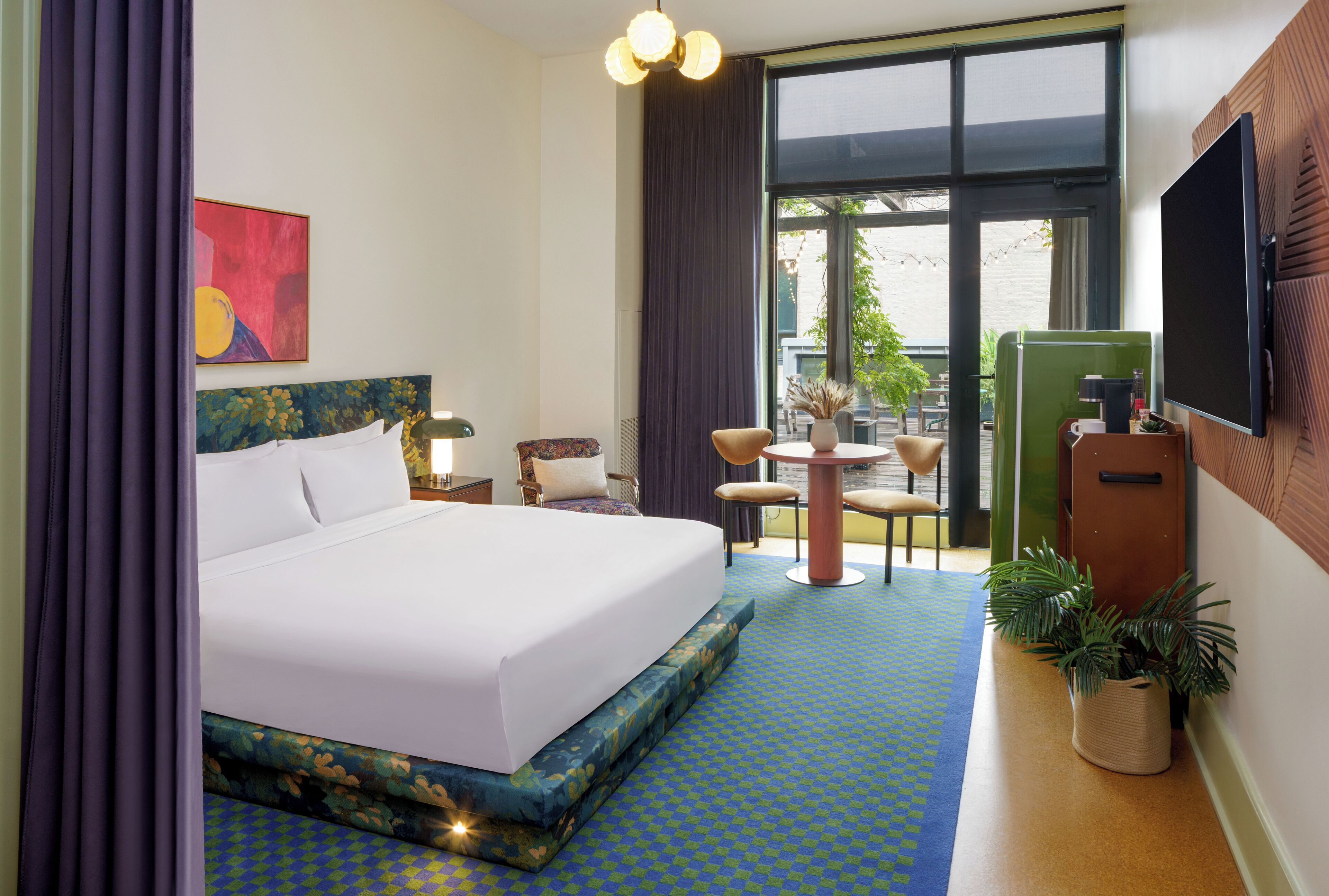 ห้องพัก, เตียงคิงไซส์ 1 เตียง, ลานระเบียง (Shared) | ผ้าปูที่นอนฝ้ายอียิปต์, เครื่องนอนระดับพรีเมียม, มินิบาร์