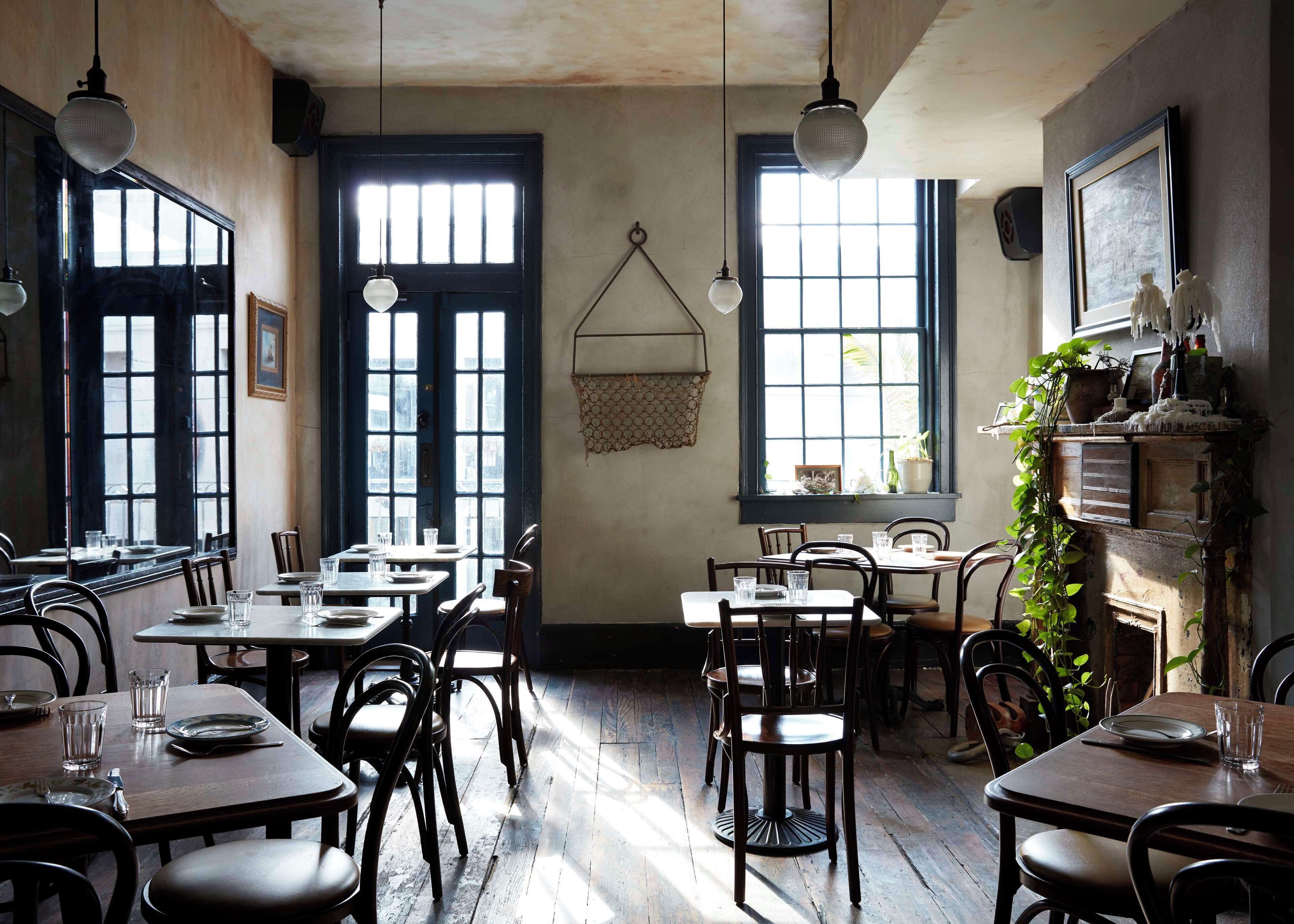 2 restaurants, breakfast, lunch, dinner served; southern cuisine