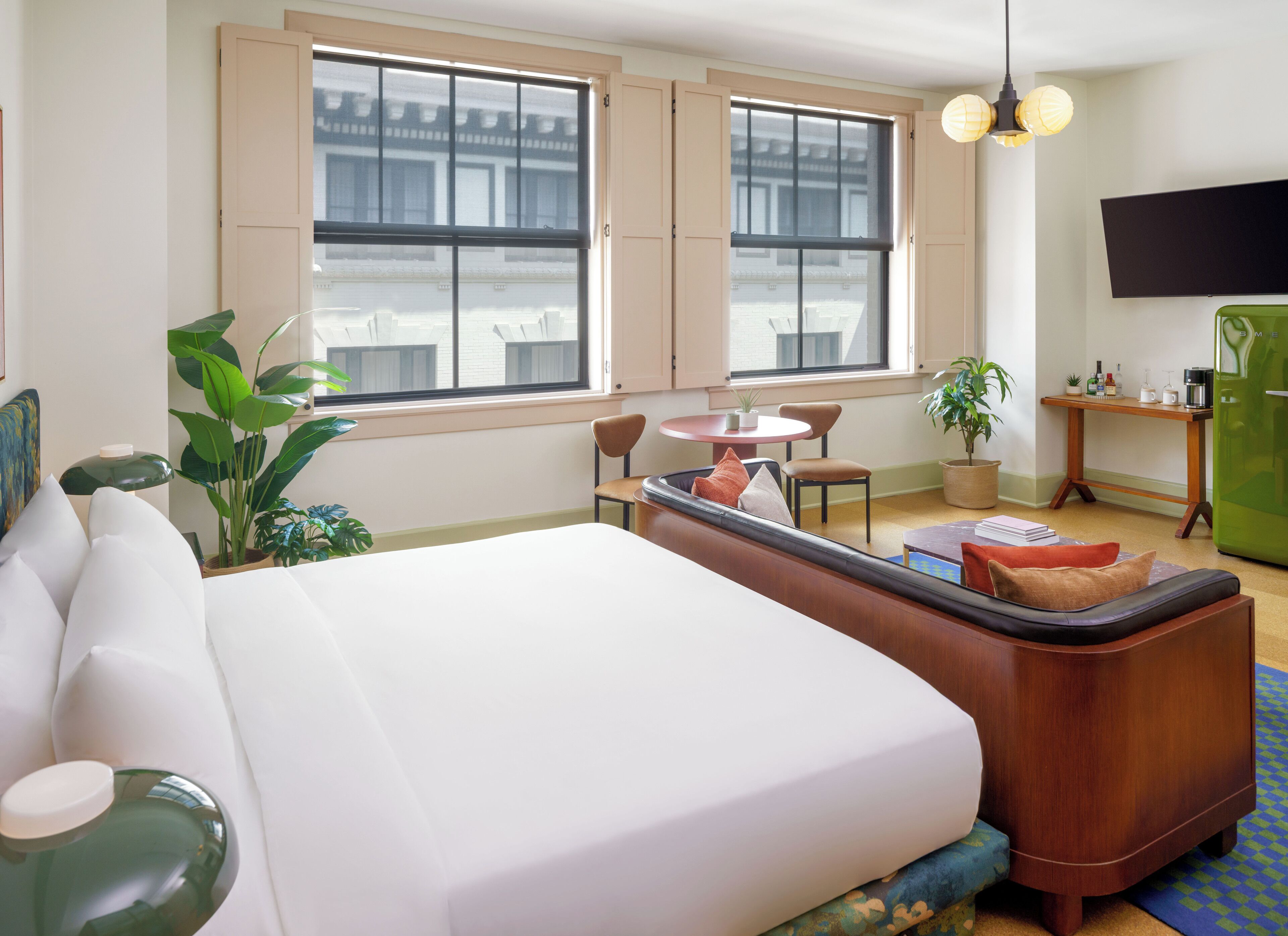 Deluxe Room, 1 King Bed | Egyptian cotton sheets, premium bedding, minibar, in-room safe