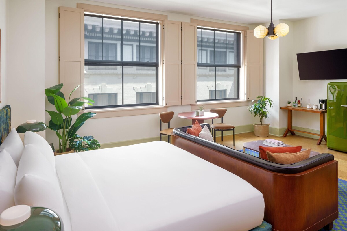 Habitación Deluxe, 1 cama de matrimonio grande | Sábanas de algodón egipcio, ropa de cama de alta calidad, caja fuerte