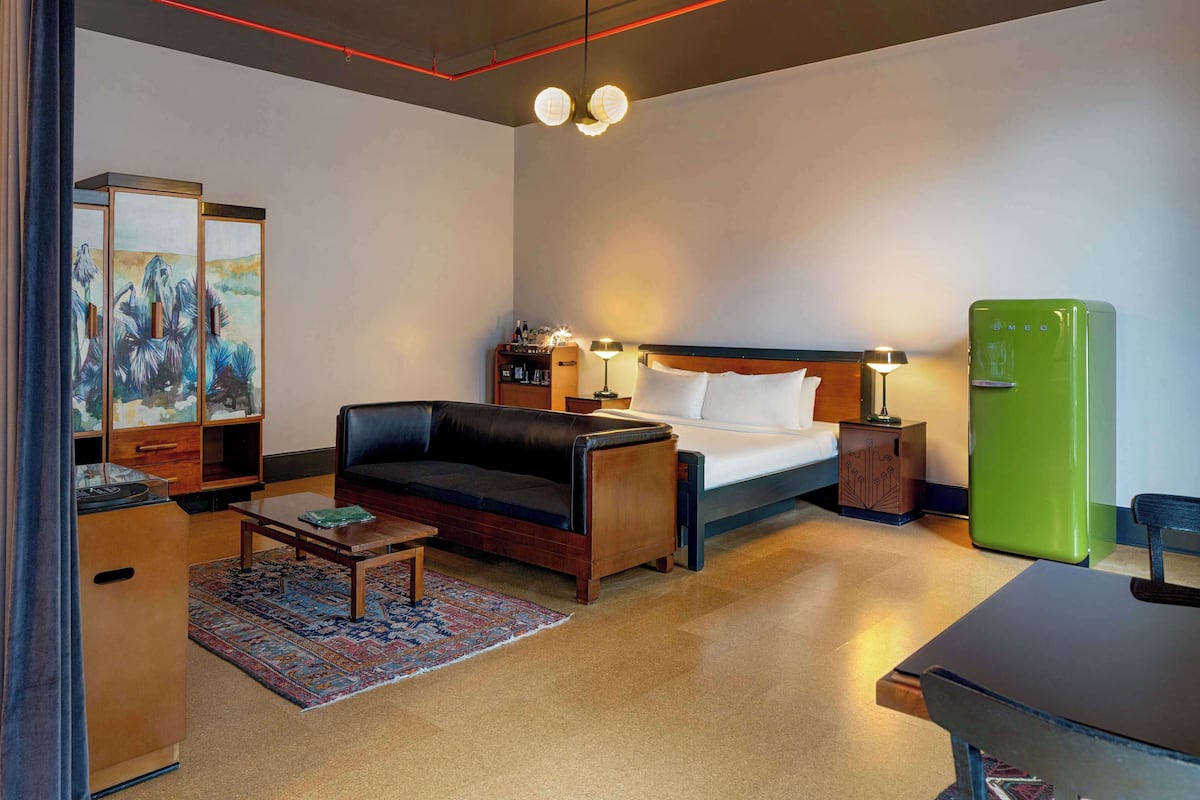 Egyptian cotton sheets, premium bedding, minibar, in-room safe