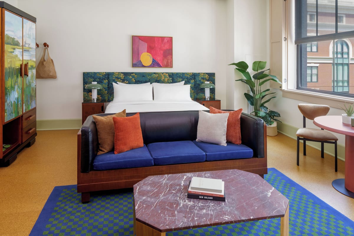 Chambre Deluxe, 1 très grand lit | Draps en coton égyptien, literie de qualité supérieure, minibar