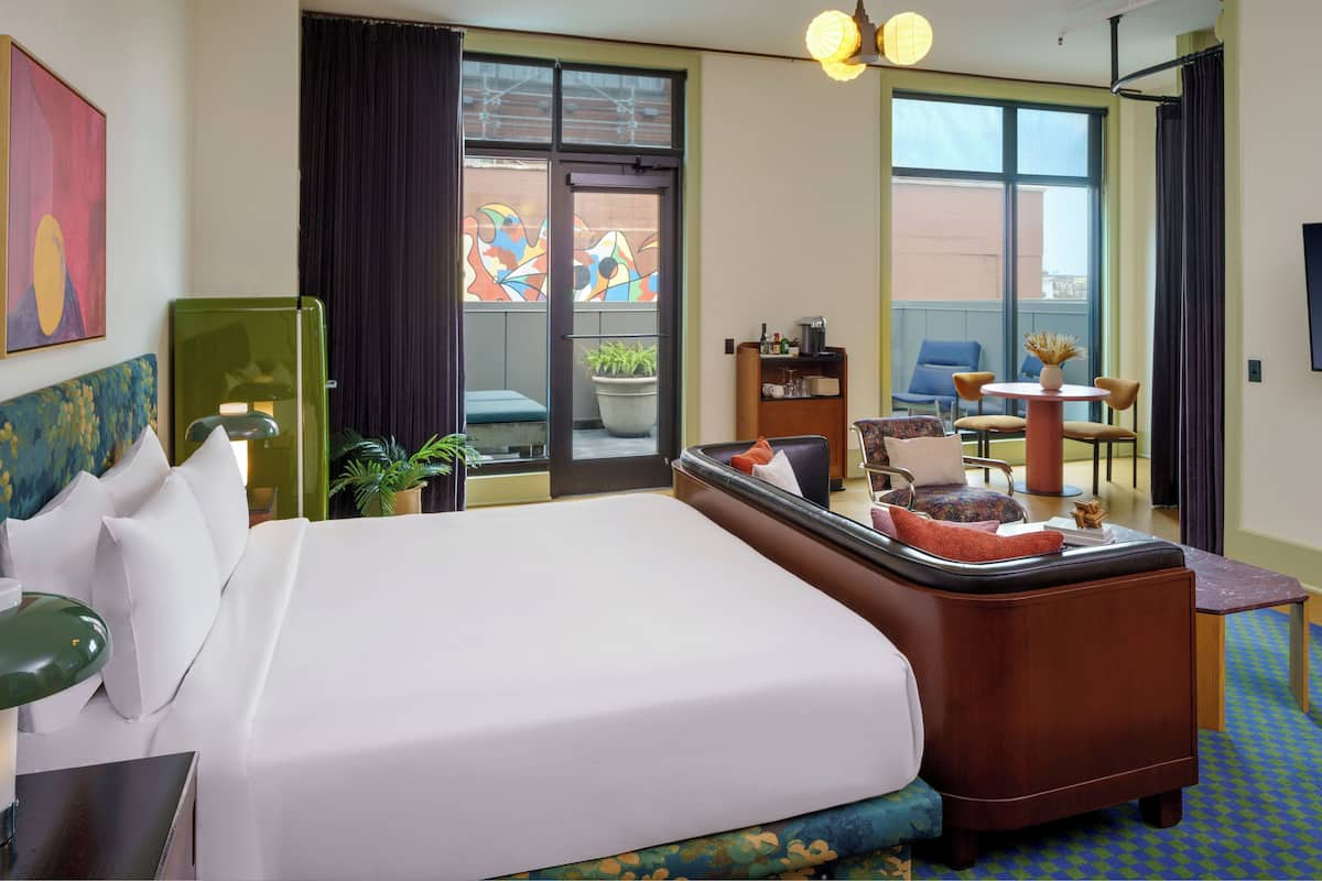 Suite, 1 slaapkamer, terras | Lakens van Egyptisch katoen, luxe beddengoed, een kluis op de kamer