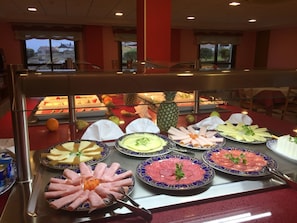 Päivittäinen buffetaamiainen maksusta