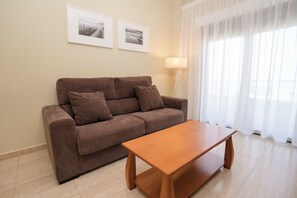 Standard Apartment, 2 Bedrooms (5+1) | Dining room