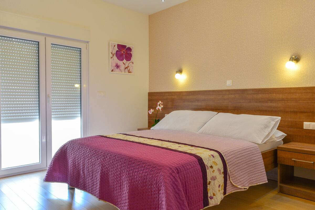 Deluxe Two Bedroom Apartment