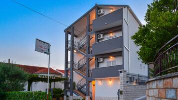 Overnatningsstedets indgangsparti