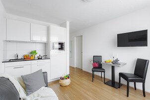 Suite, 1 Bedroom | Living area | TV