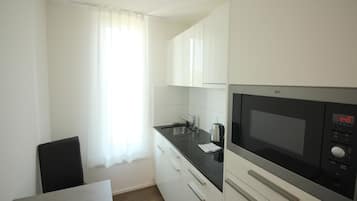 Suite familiar, 2 habitaciones | Cocineta privada | Tetera eléctrica