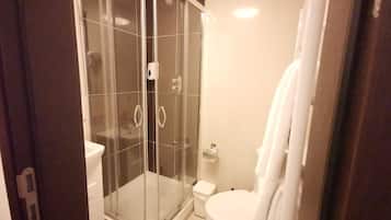 Standard Double Room | Bathroom shower