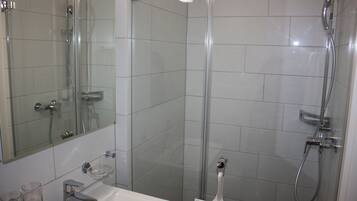 Apartment, Nichtraucher | Badezimmer | Kostenlose Toilettenartikel, Haartrockner, Handtücher, Seife