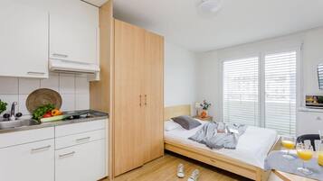 Schreibtisch, Bügeleisen/Bügelbrett, kostenloses WLAN