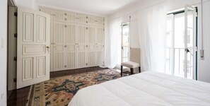 Cots/infant beds, free WiFi - Lisbon Apartments near River (Lisbon)