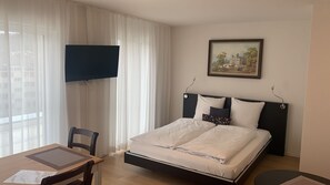 Deluxe-Studio, Terrasse | Schallisolierte Zimmer, kostenloses WLAN