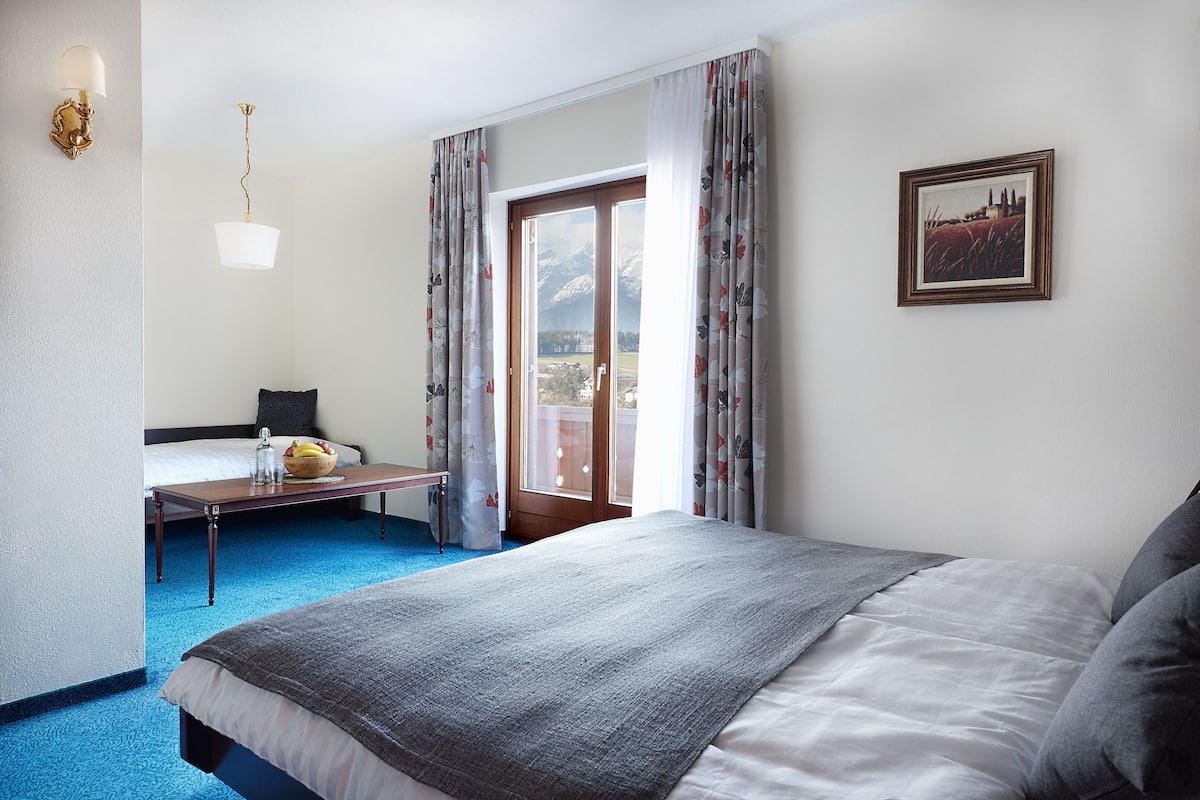In-room safe, rollaway beds