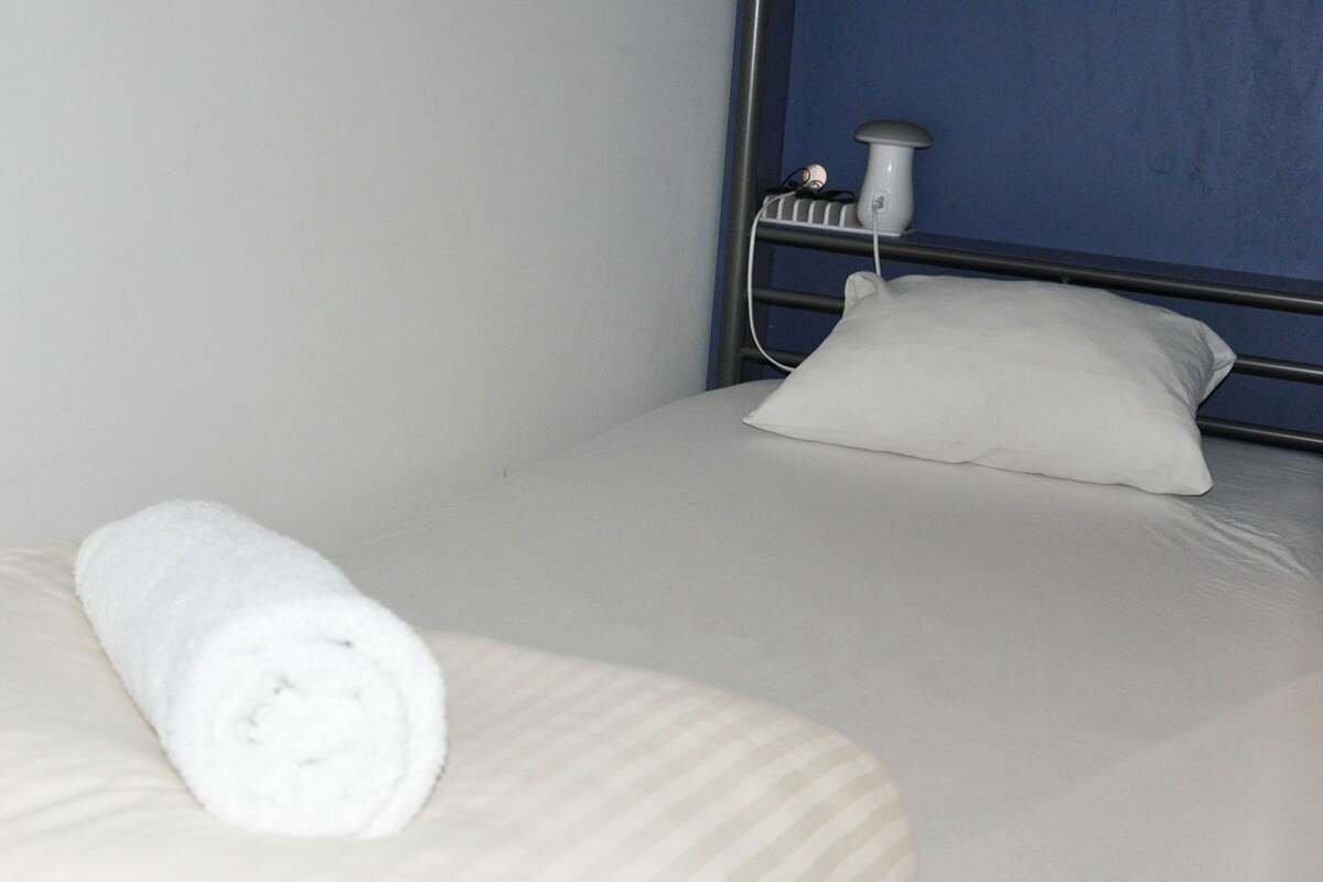 Free WiFi, bed sheets