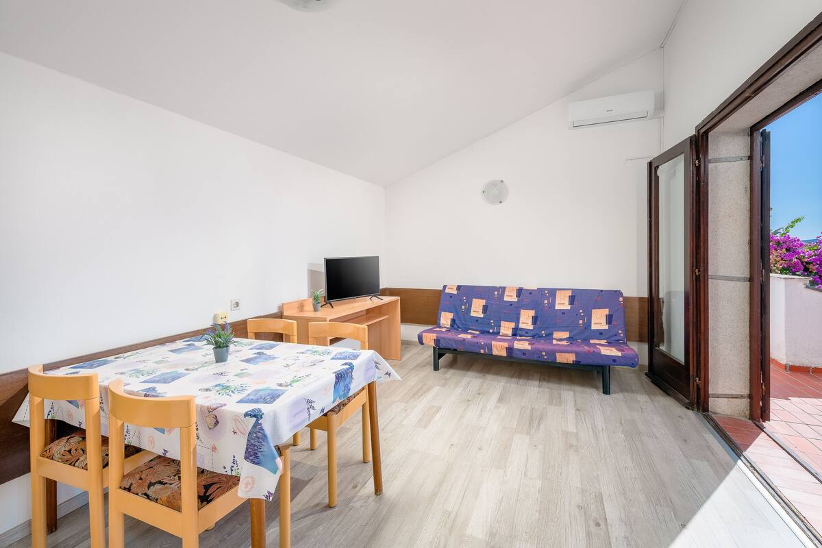 Bungalow, 1 Bedroom | Living area | TV