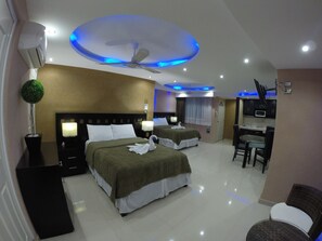 Junior Suite | Blackout drapes, free WiFi, bed sheets, wheelchair access - Hotel & Suites Country (Valladolid)