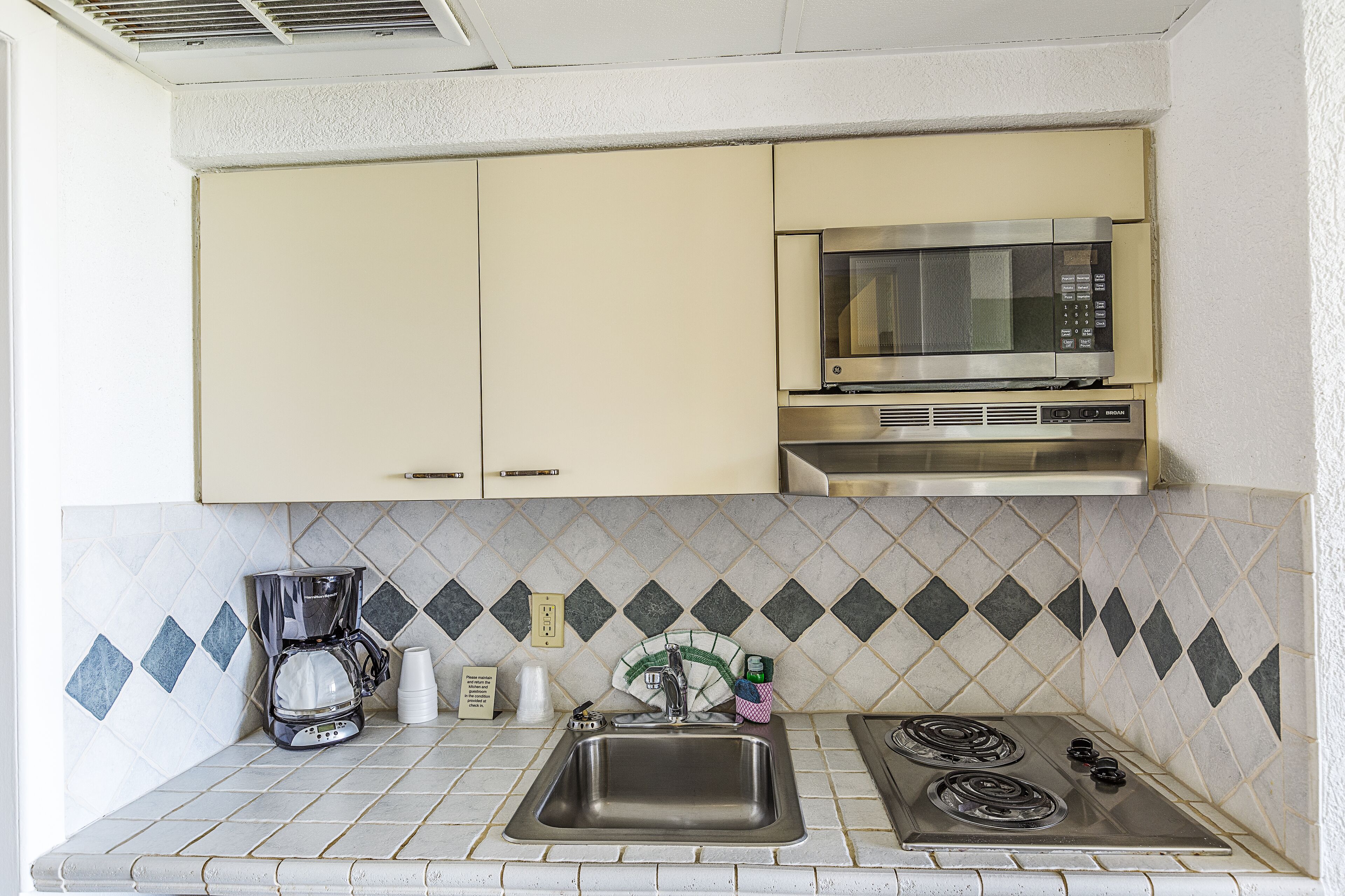 oceanfront 1 bedroom efficiency suite | bathroom | hair dryer, towels