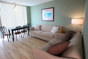 Oceanfront 1 Bedroom Efficiency Suite | Colchones con acolchado adicional, wifi gratis, ropa de cama