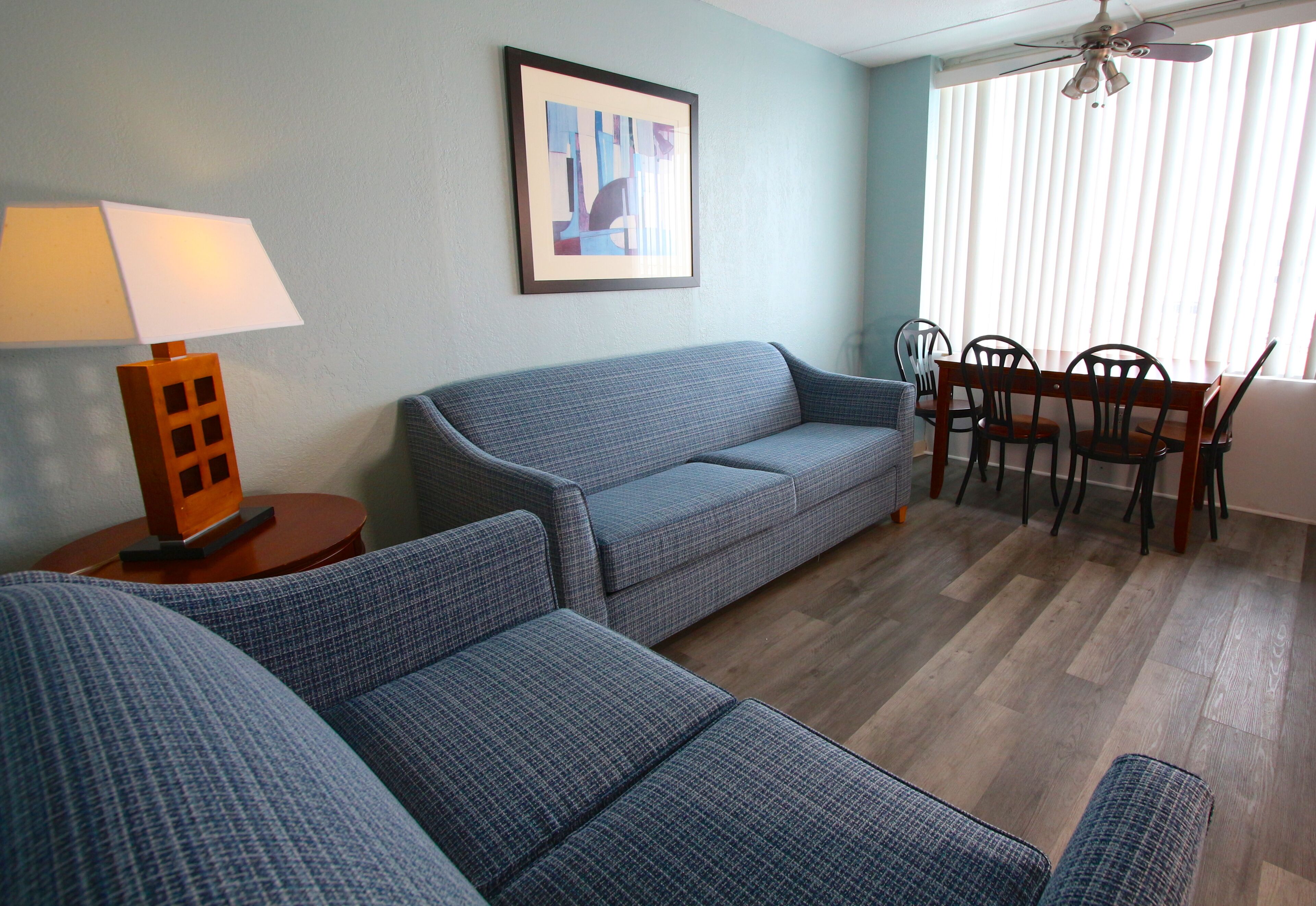 pool/oceanview 1 bedroom non-efficiency suite | living area | tv