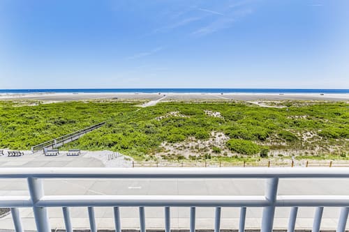 Oceanfront 1 Bedroom Non-Efficiency Suite | 加厚床垫、免费 WiFi、床单