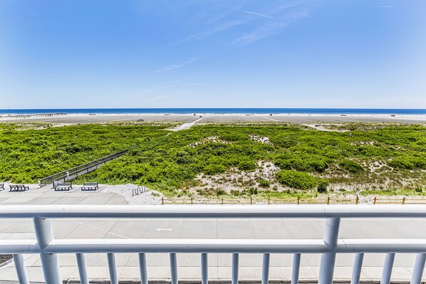 Oceanfront 1 Bedroom Non-Efficiency Suite | Pillow-top beds, free WiFi, bed sheets - The Crusader Oceanfront Family Resort (Wildwood Crest)