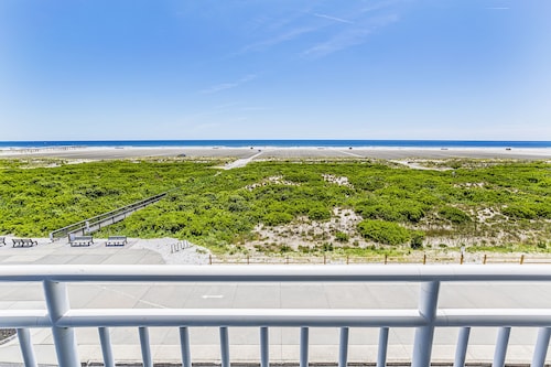 The Crusader Oceanfront Family Resort