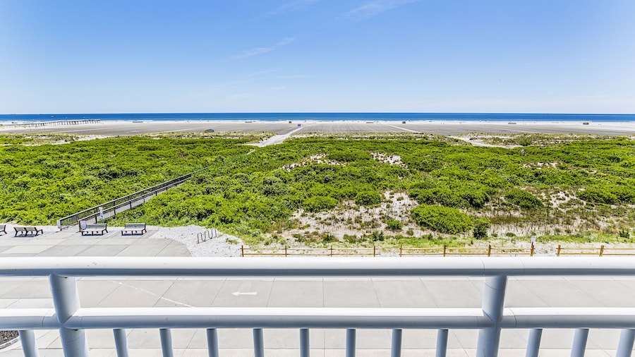 The Crusader Oceanfront Family Resort