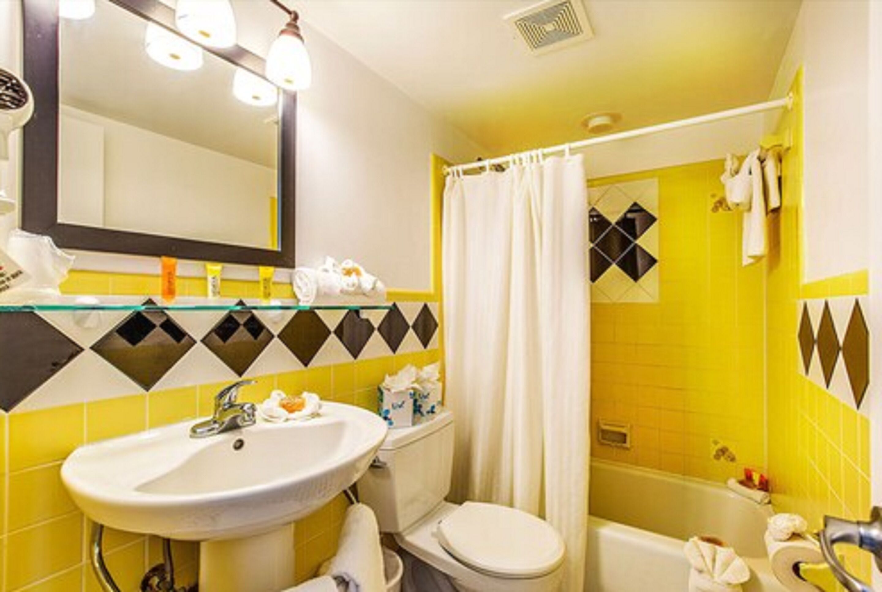 pool/oceanview 1 bedroom efficiency suite | bathroom | hair dryer, towels