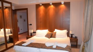 Standard Double or Twin Room, Mountain View | Egyptian cotton sheets, premium bedding, in-room safe, blackout drapes - La Munte Mountain Resort (Metsovo)