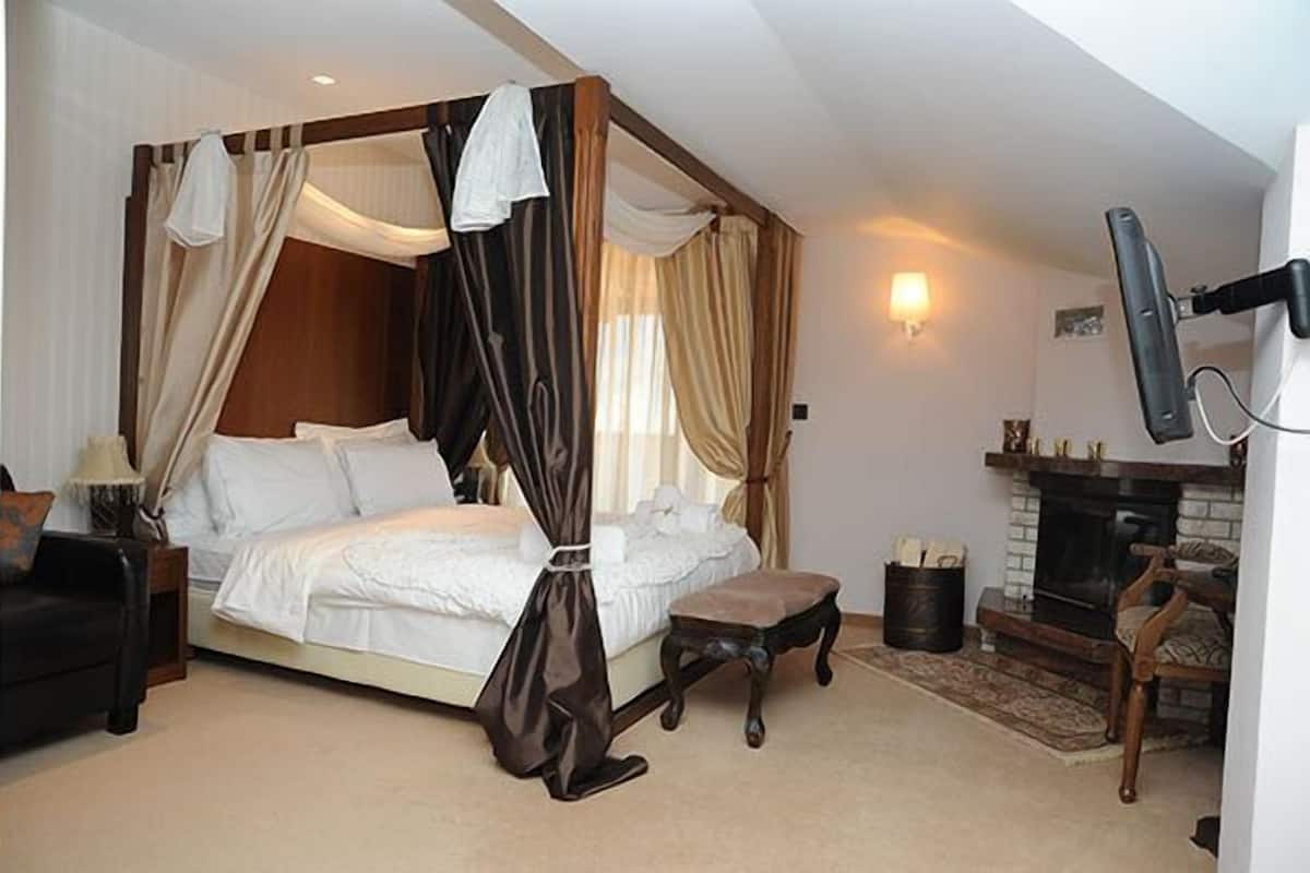 Suite, vista a la montaña | Sábanas de algodón egipcio y ropa de cama de alta calidad 