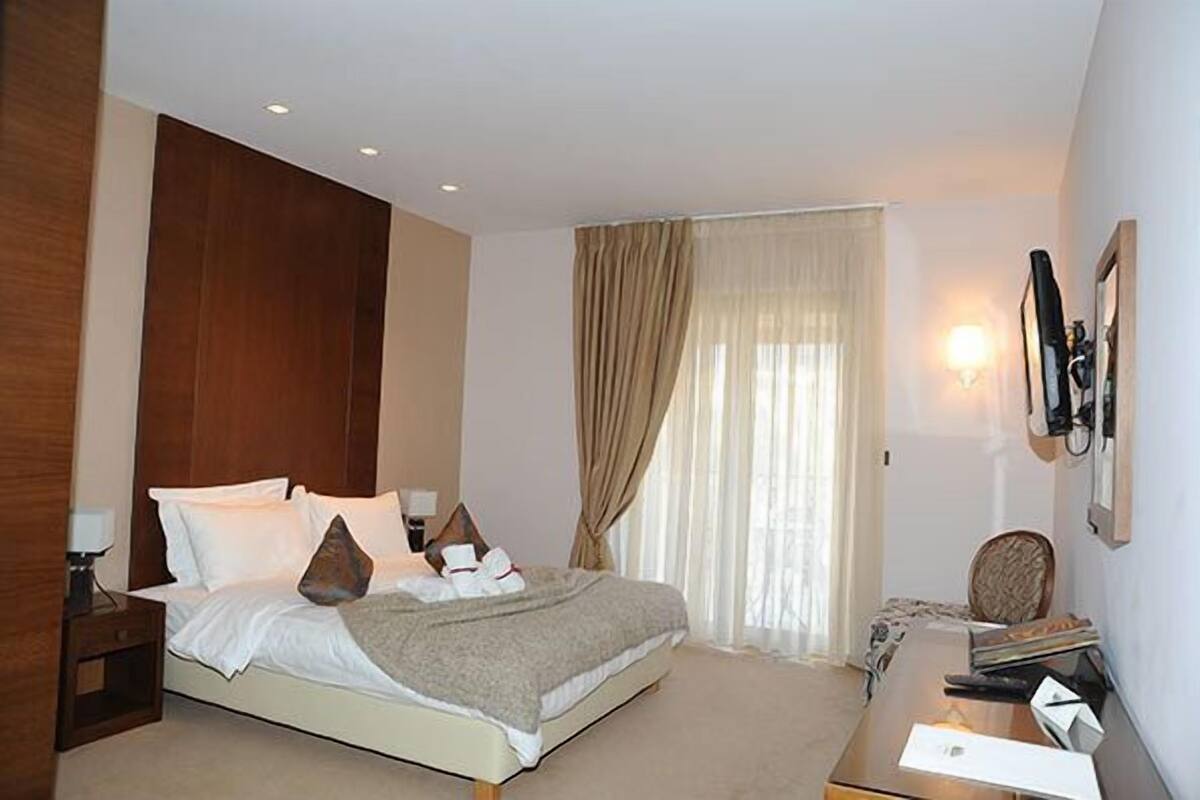 Habitación doble ejecutiva, hidromasaje, vista a la montaña | Sábanas de algodón egipcio y ropa de cama de alta calidad 