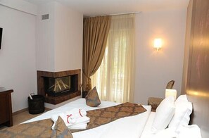 Kamar Double, perapian, pemandangan kebun | Seprai katun Mesir, seprai premium, brankas, dan tirai kedap cahaya