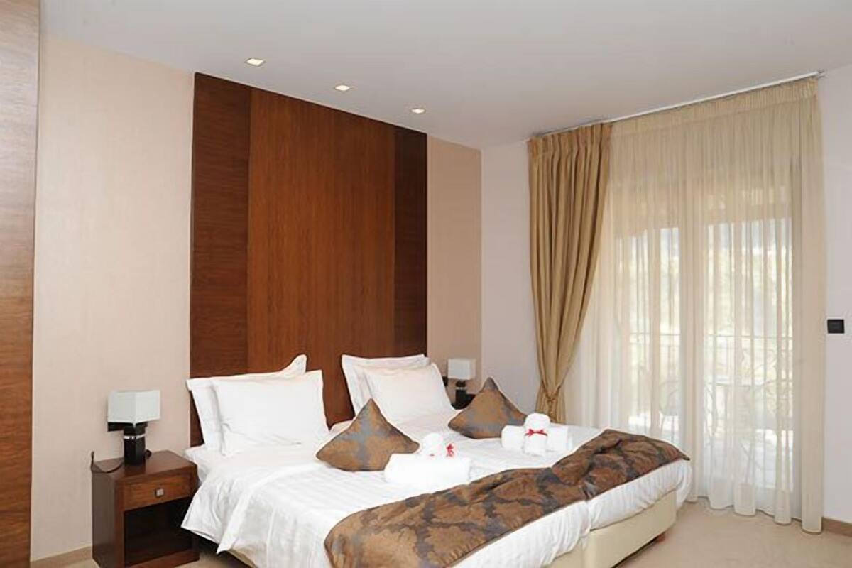 Habitación estándar con 1 cama matrimonial o 2 individuales, vista a la montaña | Sábanas de algodón egipcio y ropa de cama de alta calidad 