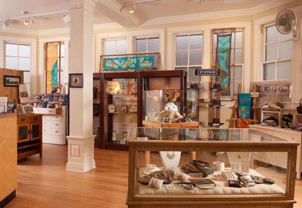 Lake Yellowstone Hotel & Cabins by null