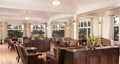Lake Yellowstone Hotel And Cabins - Inside the Park