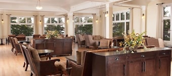 Lake Yellowstone Hotel And Cabins - Inside the Park