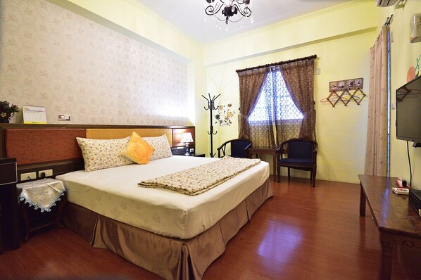 Habitación clásica doble, 1 cama doble | Cortinas opacas, sistema de insonorización, camas supletorias