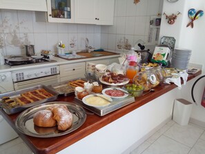 Free daily buffet breakfast 